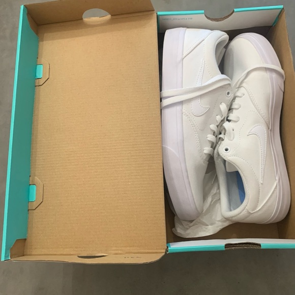 NWT/NIB Nike SB Charge Canvas Triple White Sneakers/Skate Shoes - Picture 2 of 9